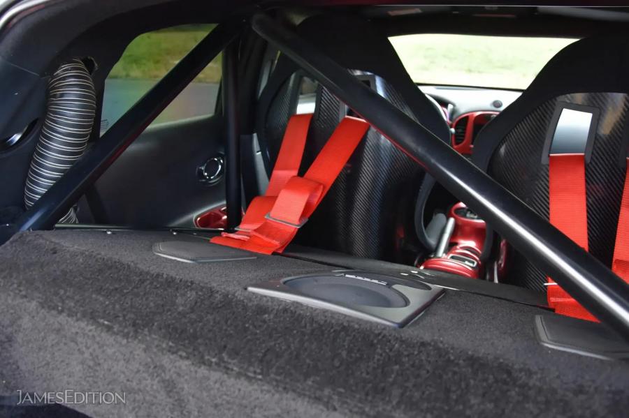 Интерьер Nissan Juke-R700 R35 (005) 2019 года  (фото 34 из 35)